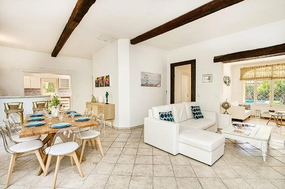 Homestay Beautifulwith A Swimming Pool! Apartment Saint-Tropez
